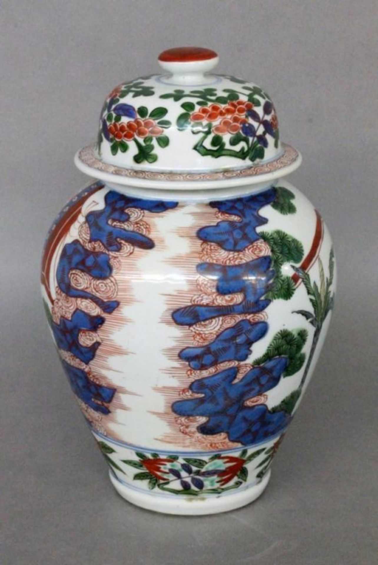 WUCAI DECKELVASEChina Balusterform mit gewölbtem Deckel. Mit umlaufend polychromer Bemalung. H.27cmA - Bild 2 aus 2