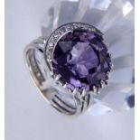 DAMENRING585/000 Weissgold mit Amethyst und kleinen Brillanten. Ringgr. 55, Brutto ca. 7gA LADIES'