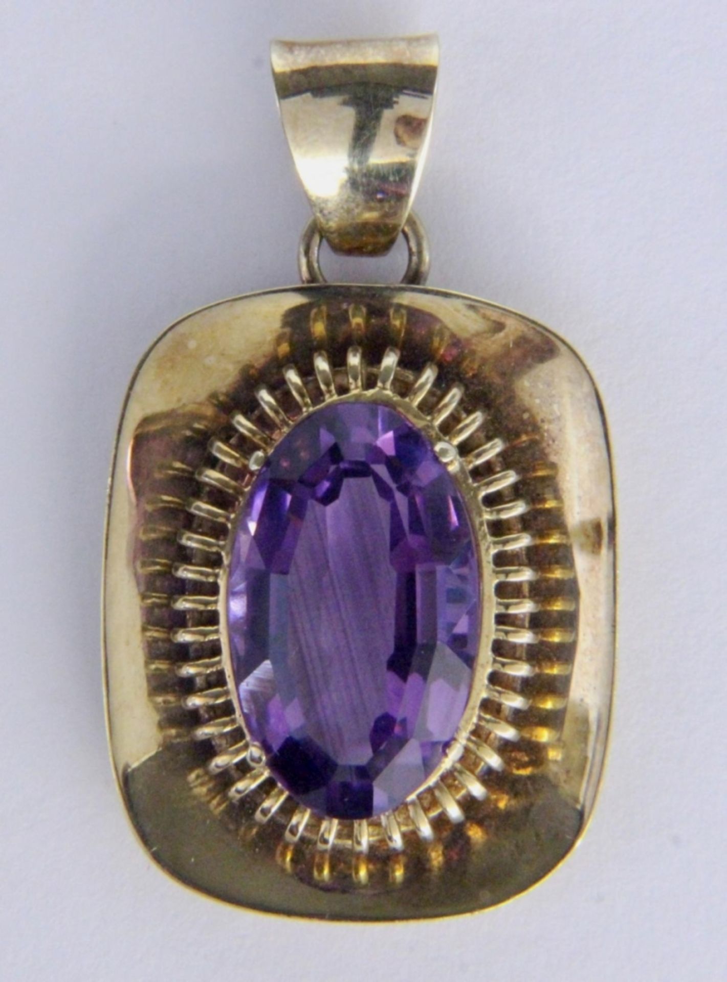 ANHÄNGER585/000 Gelbgold mit Amethyst. L.4,5cm, Brutto ca. 10,3gA PENDANT 585/000 yellow gold with