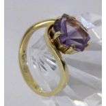 A LADIES RING 585/000 yellow gold with amethyst. Ring size 55, gross weight approximately5.5
