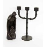 MADONNA AND CHILD Carved ebony. 37 cm high. Includes a 3-light wrought-iron churchcandelabra. 42