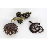 A LOT OF 3 OLD GARNET BROOCHES with Tombak setting.LOT VON 3 ALTEN GRANTBROSCHENmit