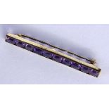A BAR BROOCH 585/000 yellow gold with amethysts. 5.8 cm long, gross weight approximately