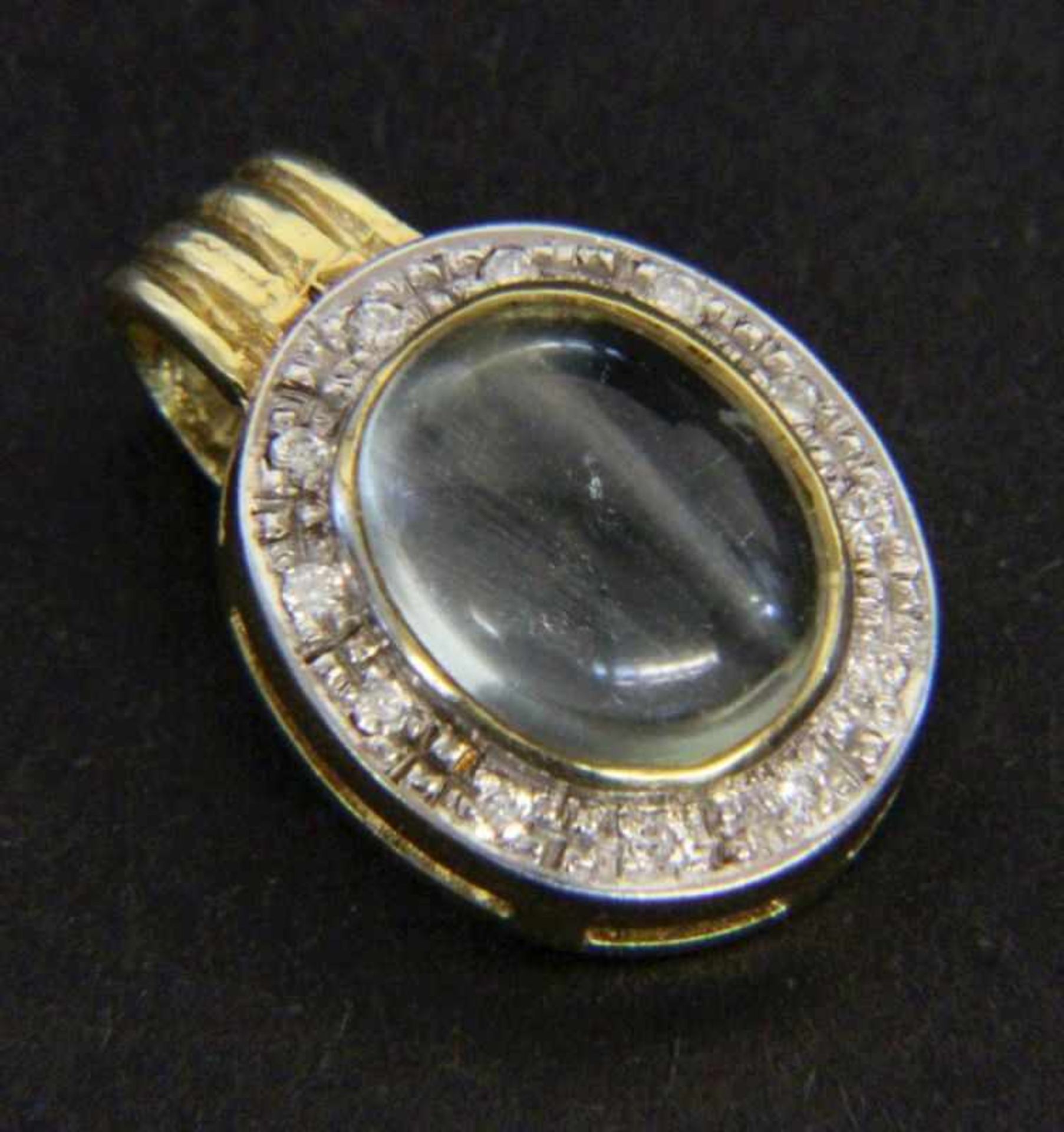 A PENDANT 585/000 yellow gold with moonstone and brilliant cut diamonds. Gross weightapproximately