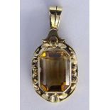 A PENDANT 585/000 yellow gold with citrine. 4 cm long, gross weight approximately 6.