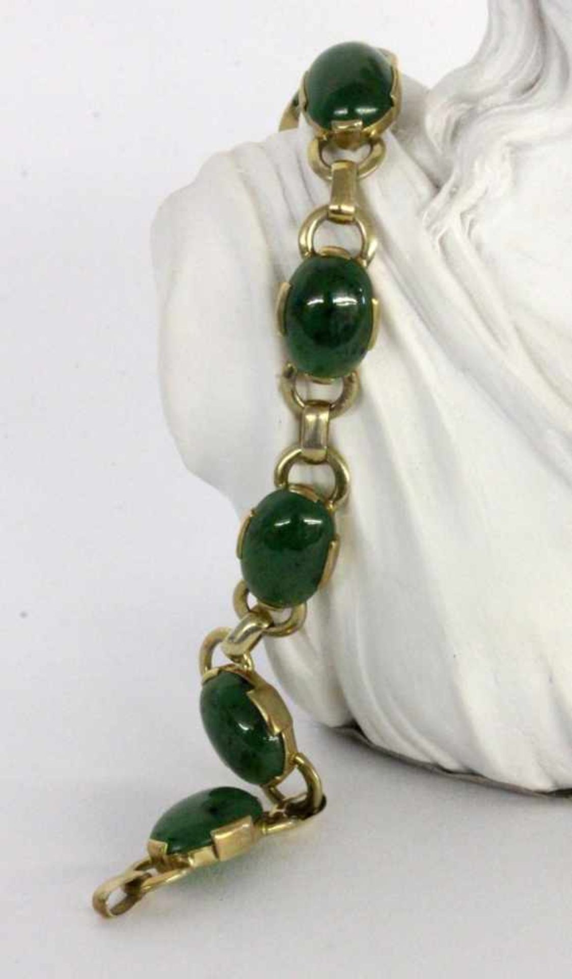 A BRACELET Gilt silver with jade cabochons. 18.5 cm longARMBANDSilber vergoldet mit Jadecabochons.