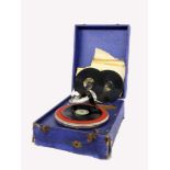 AN ORPHÉE TRAVEL GRAMMOPHONE 1920s In a box with 8 records. Condition: signs of wear andtear.