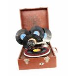 AN ORPHÉE TRAVEL GRAMMOPHONE 1920s In a box, with 6 records. Condition: intact.ORPHÉE