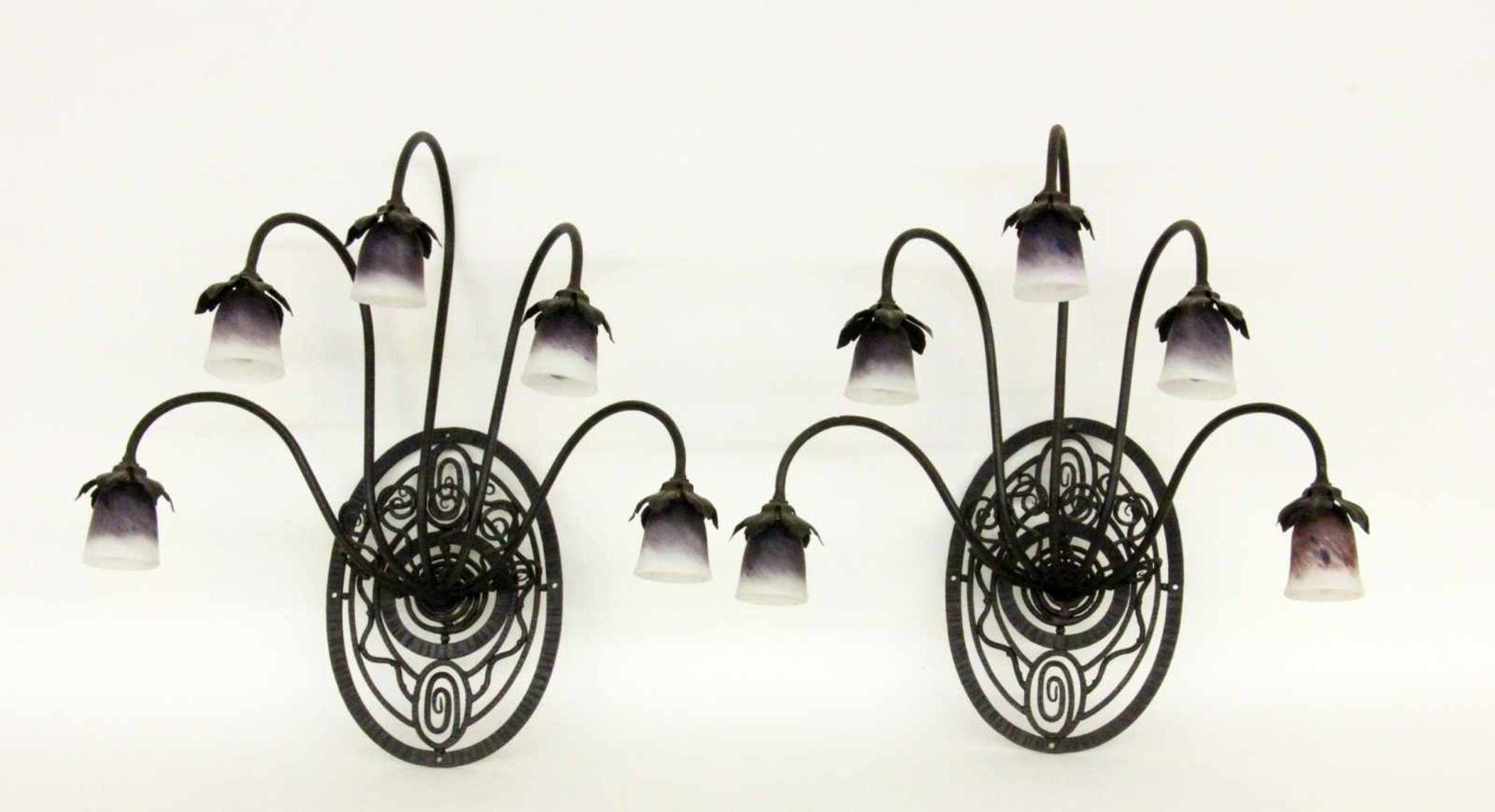 A PAIR OF WALL LAMPS IN ART DECO STYLE Gabriel Milesi, Perouges Blackened wrought ironframe with 6