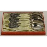 A SET OF 6 COFFEE SPOONS 875/000 silver. Engraved monogram and date: 1926. With caseSATZ VON 6