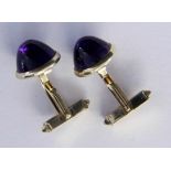 A PAIR OF CUFFLINKS 585/000 yellow gold with amethysts. Gross weight approximately 13.8gramsPAAR