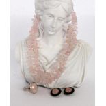 3 JEWELLERY PIECES WITH ROSE QUARTZ Silver. Necklace, pair of ear clips and ring3 TEILE SCHMUCK