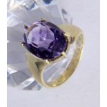 A LADIES' RING 585/000 yellow gold with amethyst. Ring size 56, gross weight approximately6.6