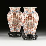 A PAIR OF JAPANESE IMARI PARCEL GILT BLUE UNDERGLAZE PORCELAIN VASES, LATE 19TH/EARLY 20TH