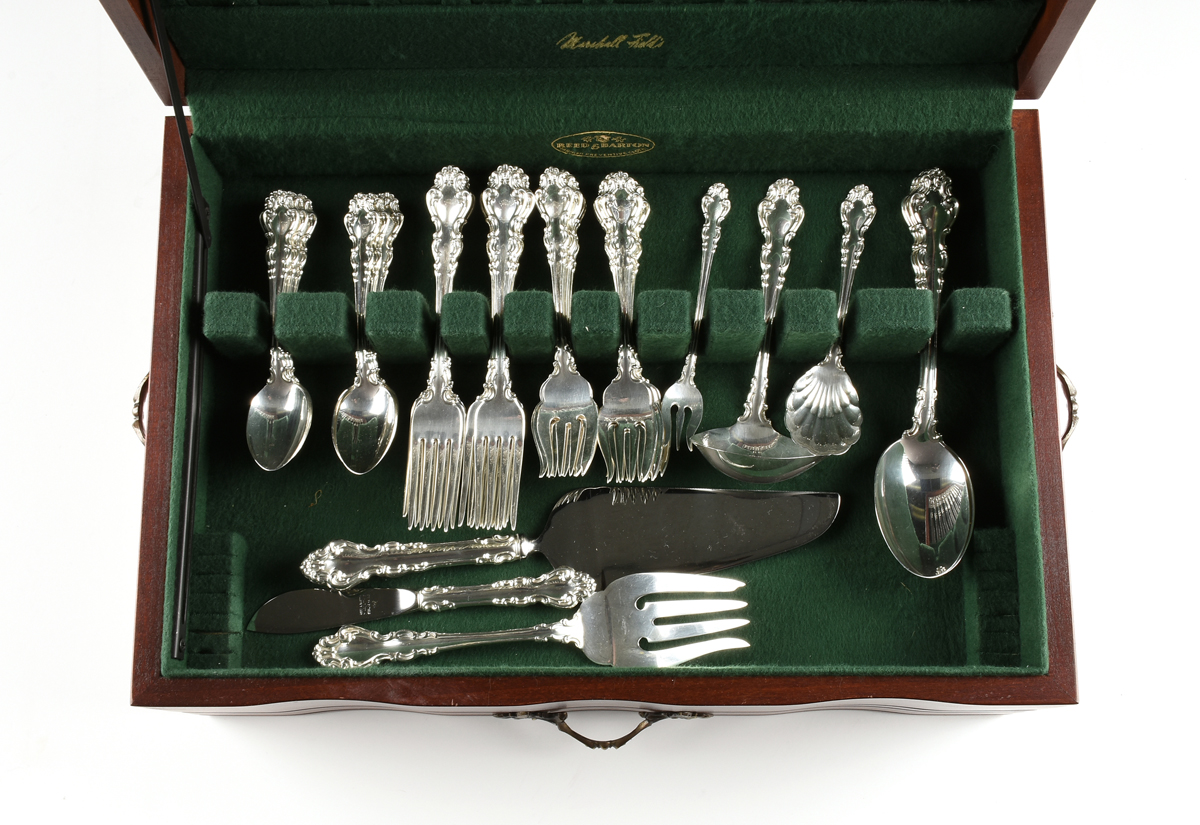 A FIFTY-SEVEN PIECE REED & BARTON STERLING SILVER FLATWARE SERVICE, SPANISH BAROQUE PATTERN, MARKED, - Image 4 of 5