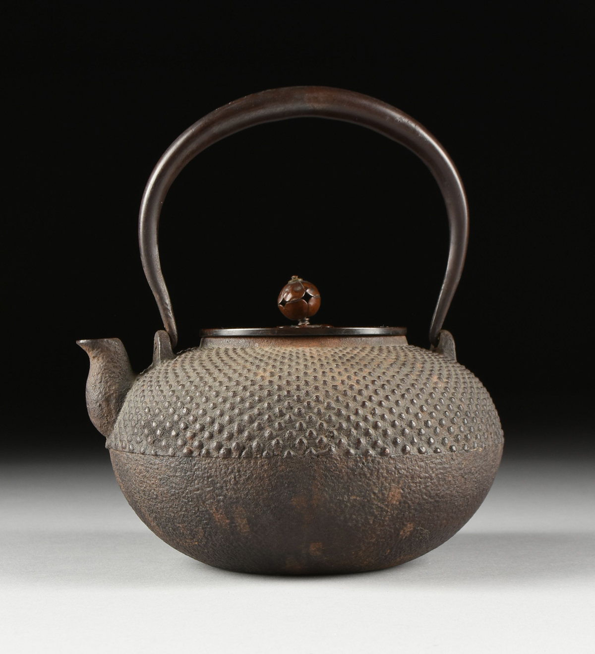 A JAPANESE IRON AND BRONZE TETSUBIN TEA KETTLE AND CLOISONNÉ VASE, the teapot attributed to the - Image 2 of 8