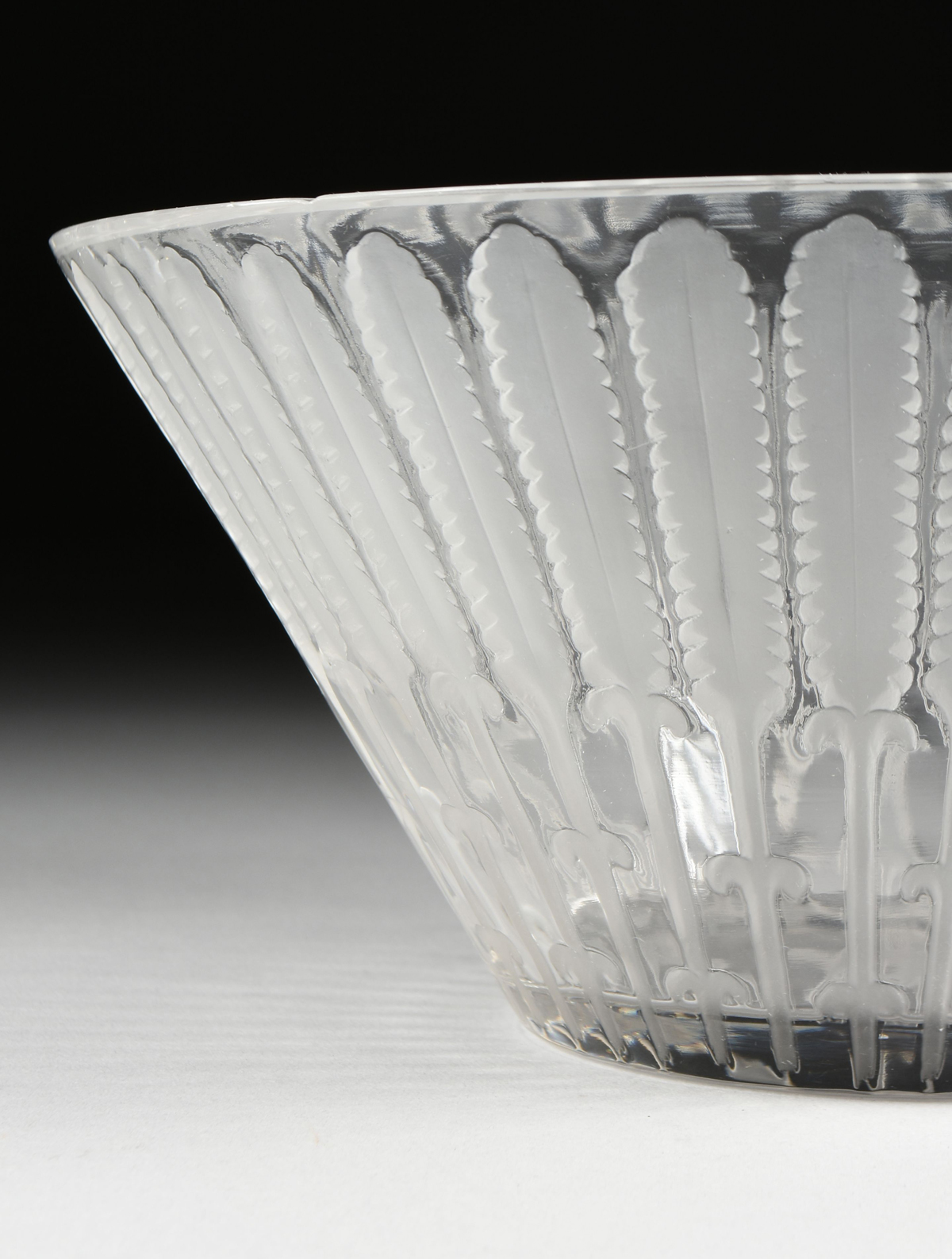 A LALIQUE FROSTED AND CLEAR GLASS FRUIT BOWL, ENGRAVED SIGNATURE, CIRCA 1960, of circular form - Image 2 of 5