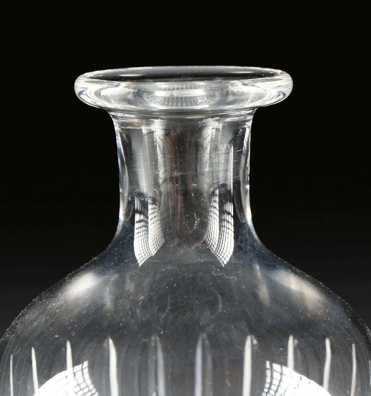 A BACCARAT CRYSTAL ROUND WHISKEY DECANTER, HARMONIE PATTERN, SIGNED, 20TH CENTURY, the tapered - Image 3 of 5