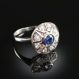 AN ART DECO STYLE 14K WHITE GOLD, SAPPHIRE, AND DIAMOND LADY'S RING, the starburst mounting