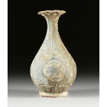 A VIETNAMESE/ANNAMESE BLUE AND WHITE PORCELAIN BOTTLE VASE, SHIPWRECK CARGO, ATTRIBUTED TO THE