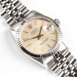 A STAINLESS STEEL ROLEX LADY'S WRISTWATCH, the midsize Date Just Chronometer, with calendar at 3 o'