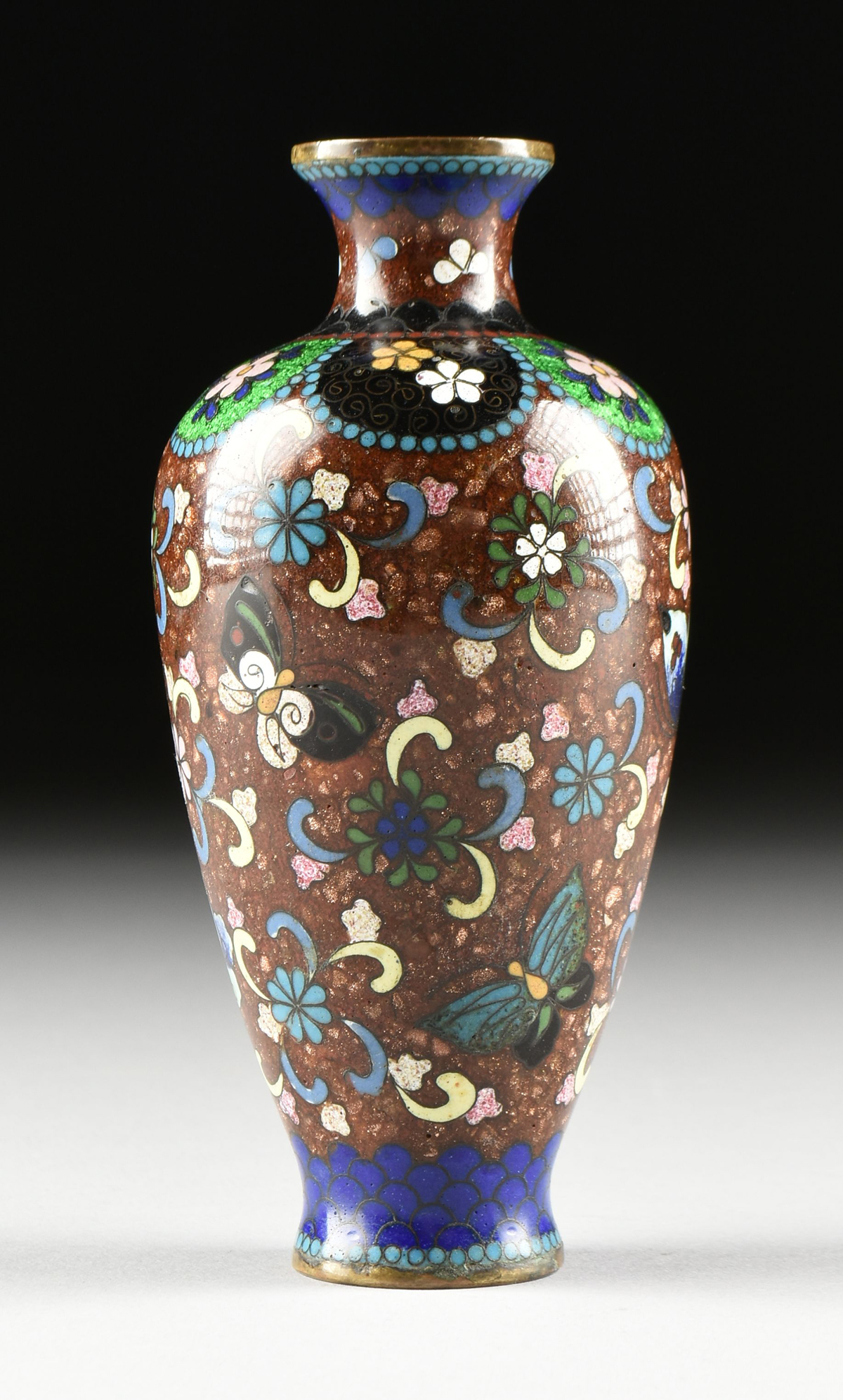 A JAPANESE IRON AND BRONZE TETSUBIN TEA KETTLE AND CLOISONNÉ VASE, the teapot attributed to the - Image 6 of 8