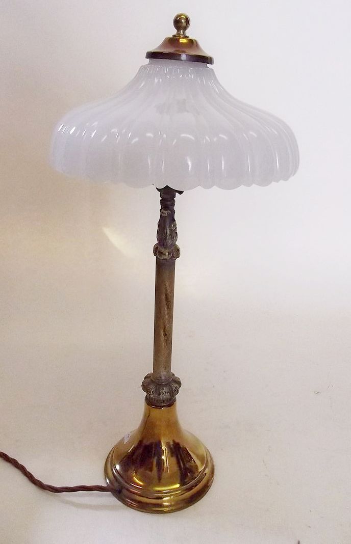 An Edwardian brass candlestick form table lamp with frilled glass shade