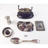 A group of silver items including a blue glass lined pepper pot etc - weighable silver 94.2g