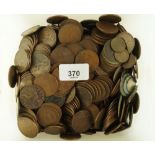 A quantity of copper/bronze pre-decimal halfpennies and pennies, Victoria through to Eliz II, approx