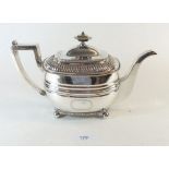 A Georgian silver teapot by DU/NH, London 1808 - 660g