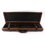 Oak and leather gun case with green baize lined fitted interior for 31½ ins barrels, snap caps and