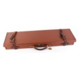 Vintage motor case with green baize lined fitted interior for 28½ ins barrels, with key