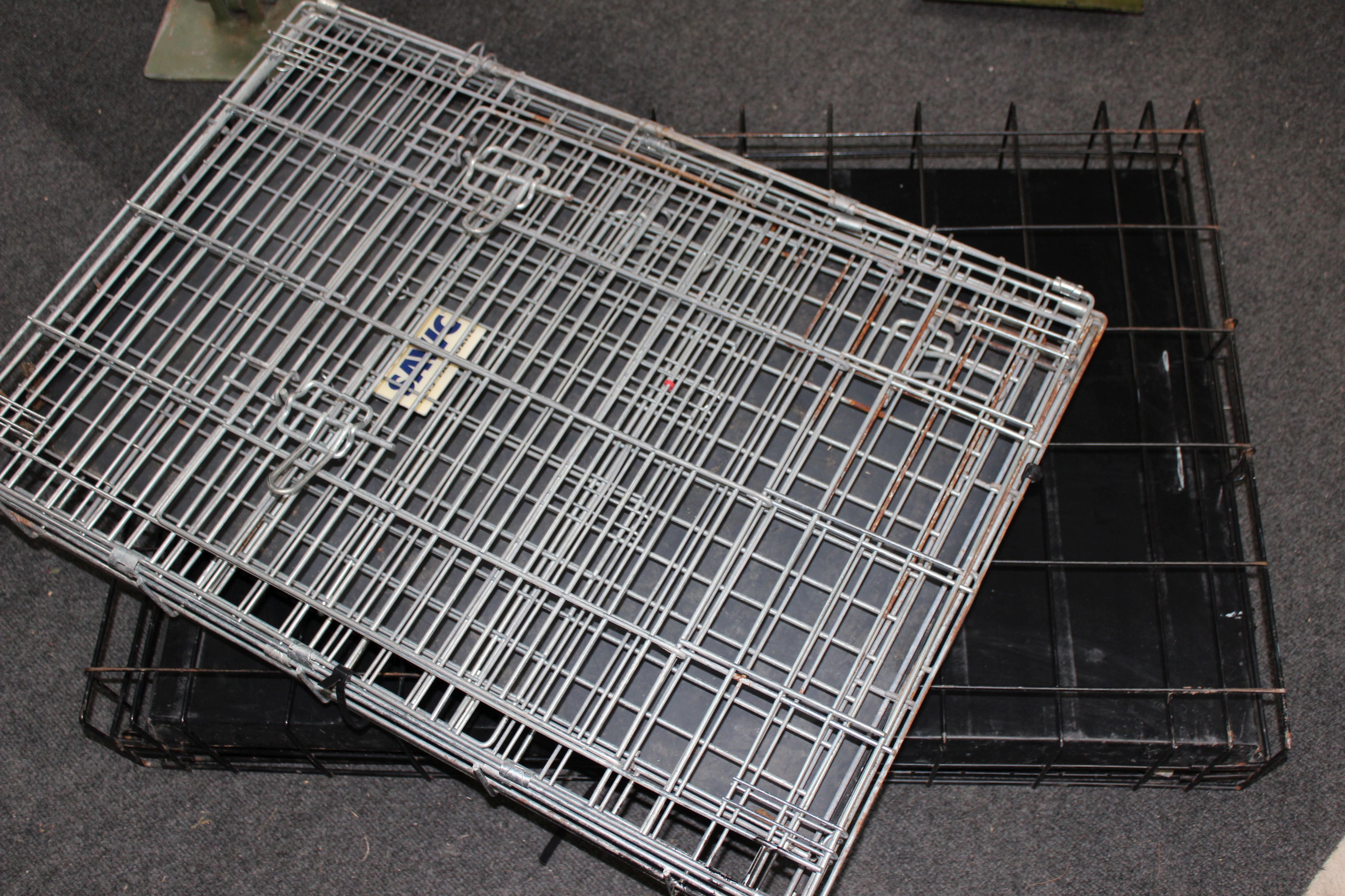 Two collapsible dog cages, measuring 90x70x70 cm and 67x61x54 cm - Image 2 of 2