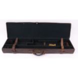 Leather gun case with brass corners, fitted green baize lined interior for 30¾ ins barrels