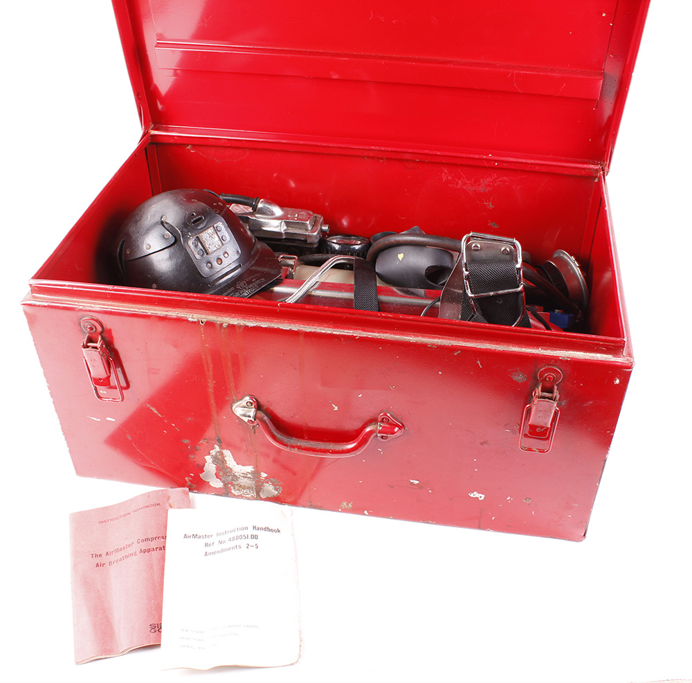 Siebe Gorman Airmaster vintage breathing apparatus, in red steel transport box with instruction - Image 2 of 3