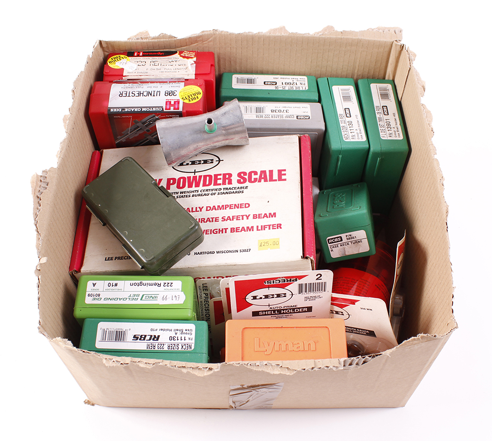Box of mixed reloading equipment to incl.: RCBS and Lyman die sets; Lee Safety powder scale; RCBS