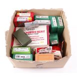 Box of mixed reloading equipment to incl.: RCBS and Lyman die sets; Lee Safety powder scale; RCBS