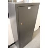 Four gun steel security cabinet with internal locking ammo store (h.24 ins x w.14 ins x d.