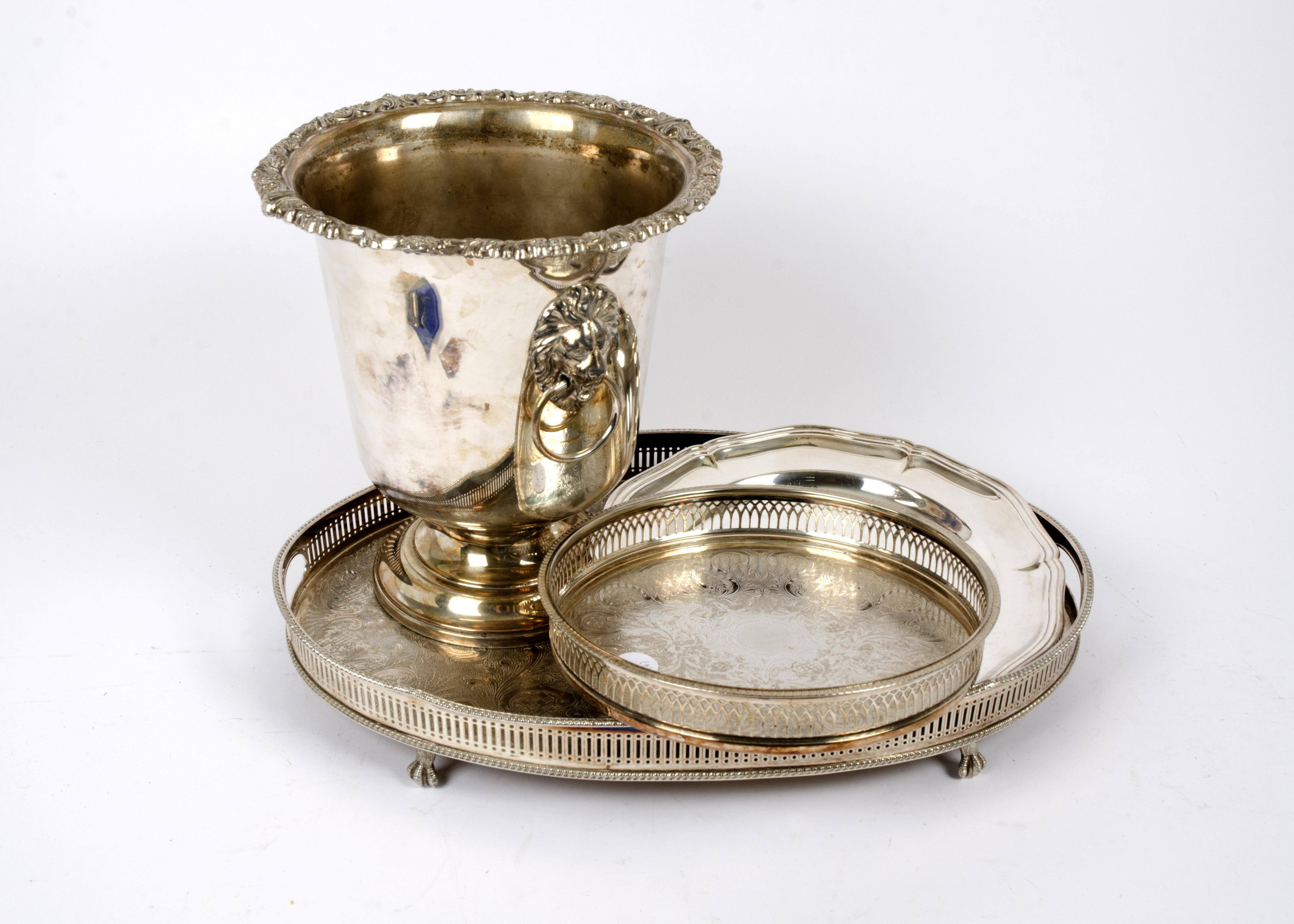 A Sheridan silver plated ice bucket, with lion ringed handles, 27 cm, together with three silver