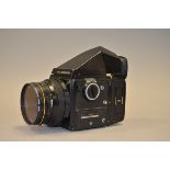 A Bronica SQ 6 x 6cm Roll Film SLR Camera, body serial no 1107698, condition P, missing crank handle