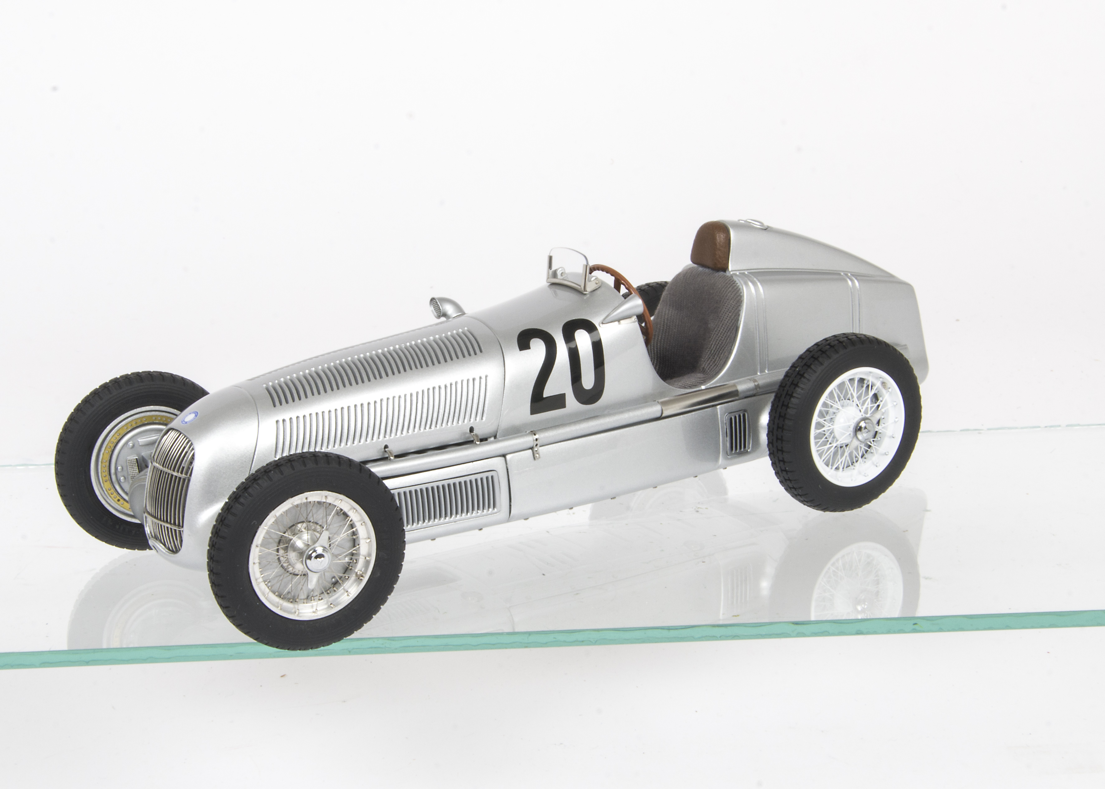 CMC 1:18 Mercedes-Benz W25 1934 Eifelrennen, No.M-0103, limited edition, Racing Number 20 (M.von