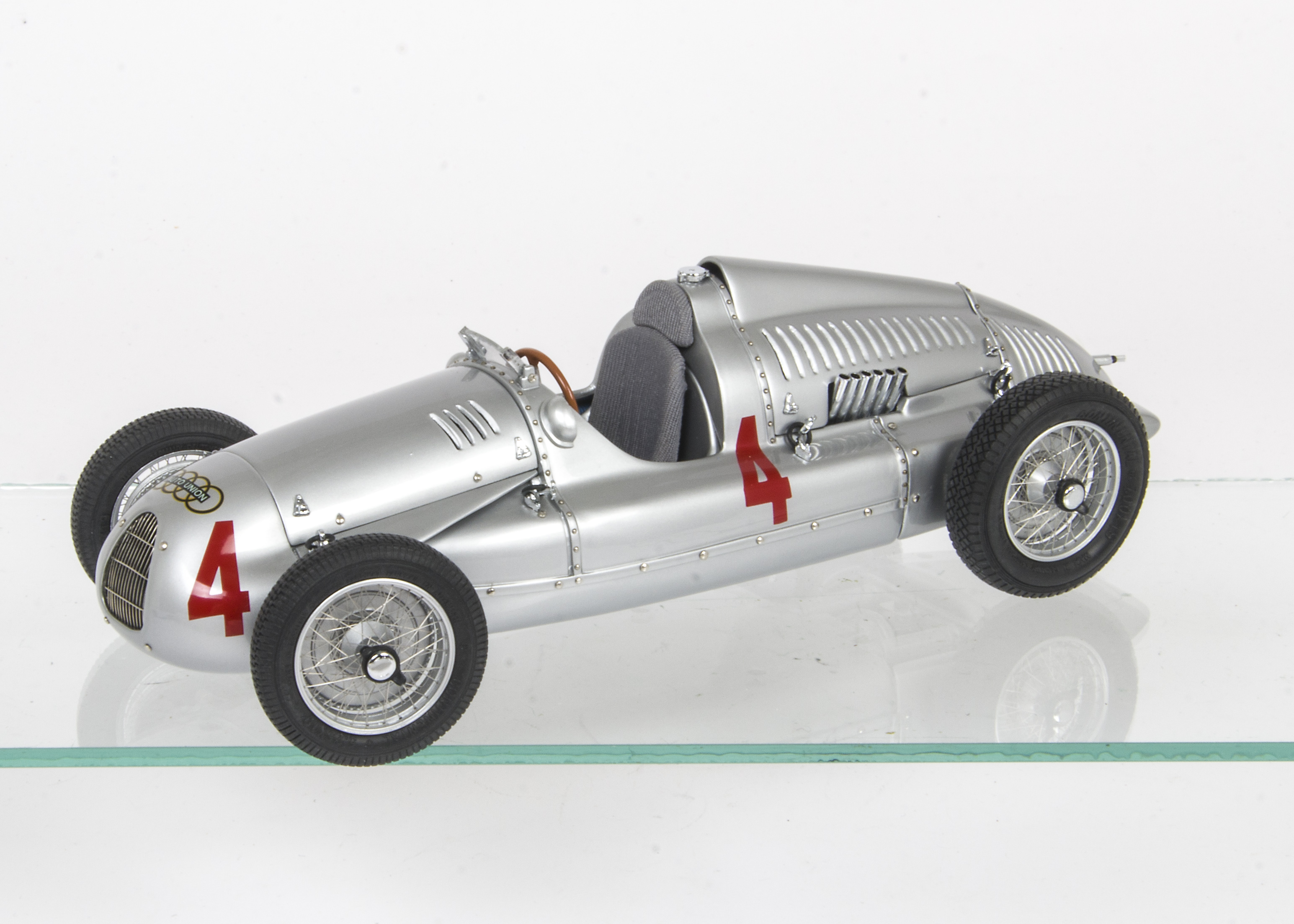 CMC 1:18 Auto Union Type D 1938-39, No.M-043, limited edition, Racing Number 4 (T.Nuvolari), in