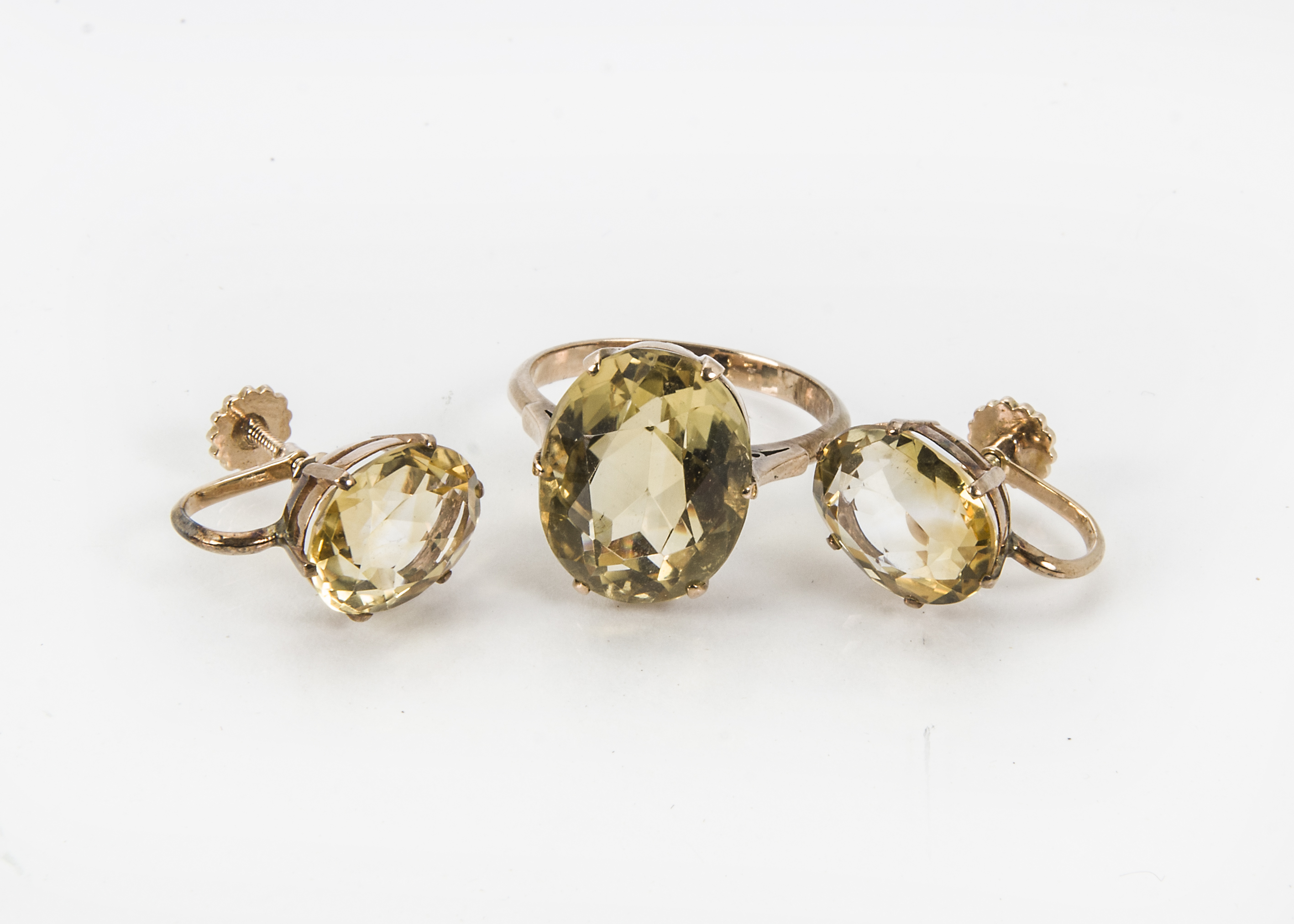 A 1960s gold and citrine dress ring, together with a pair of similar screw back earrings, 8.2g (3)