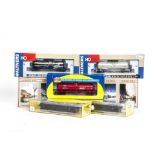 HO Gauge American Rolling Stock, boxed collection comprising Athearn tank cars 7302,7279,7351, Kadee