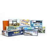 N Gauge Buildings and Acessories, various accessories including boxed Arnold 6381 turntable