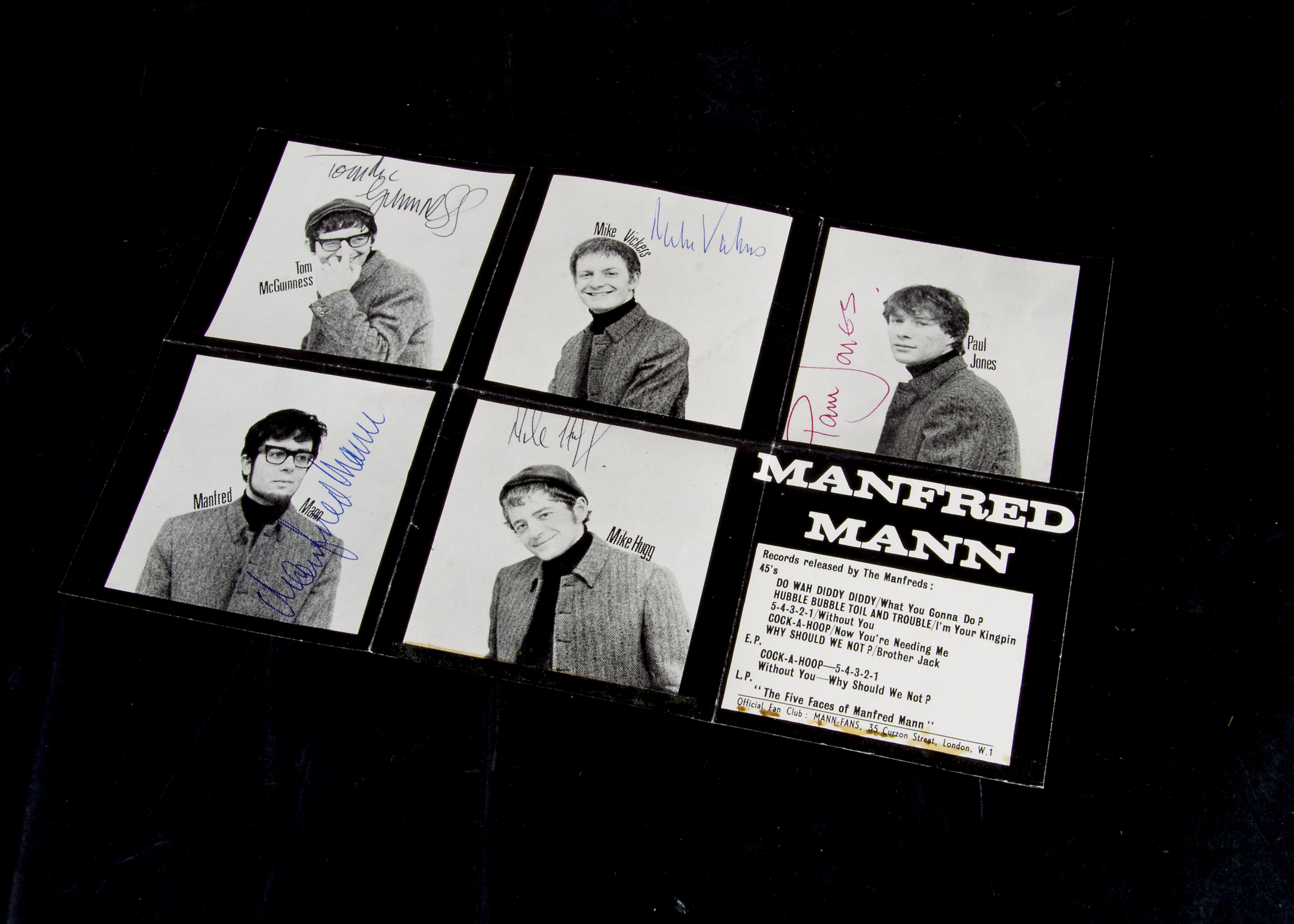 Manfred Mann Autographs, Promotional Photo montage of Manfred Mann with signatures of all five