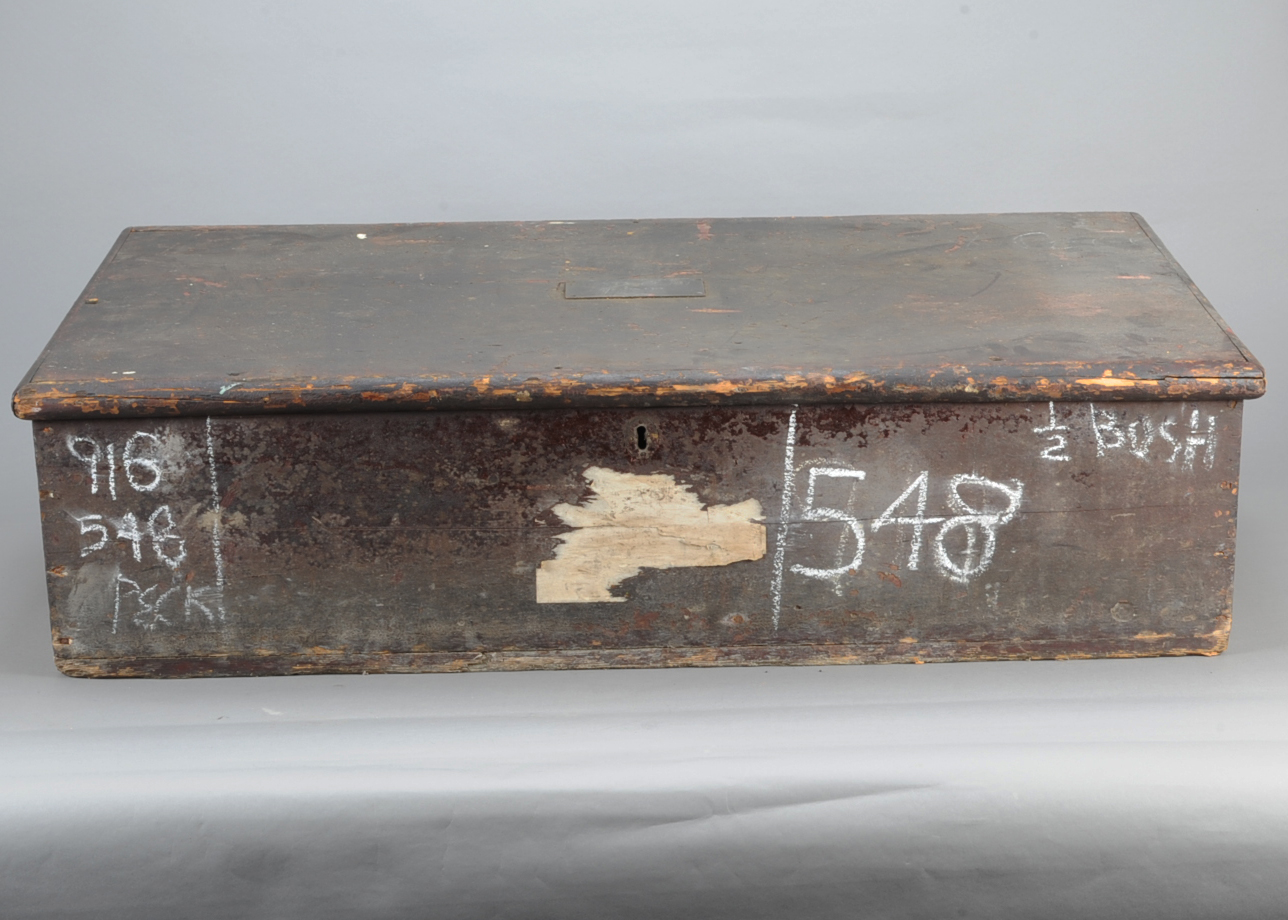 A mid-19th Century De Grave 'County of Essex' wooden Standard Measure Carrying Case, brass plate