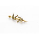 A 15ct gold double swallow seed pearl pin brooch, 4.5cm, 3.4g