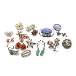 A quantity of silver and gem set costume jewellery, including a Sterling marked lapis lazuli brooch,