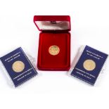 Three 1970s gold commemorative coins, including two 9ct gold silver jubilee medals, each approx 2.